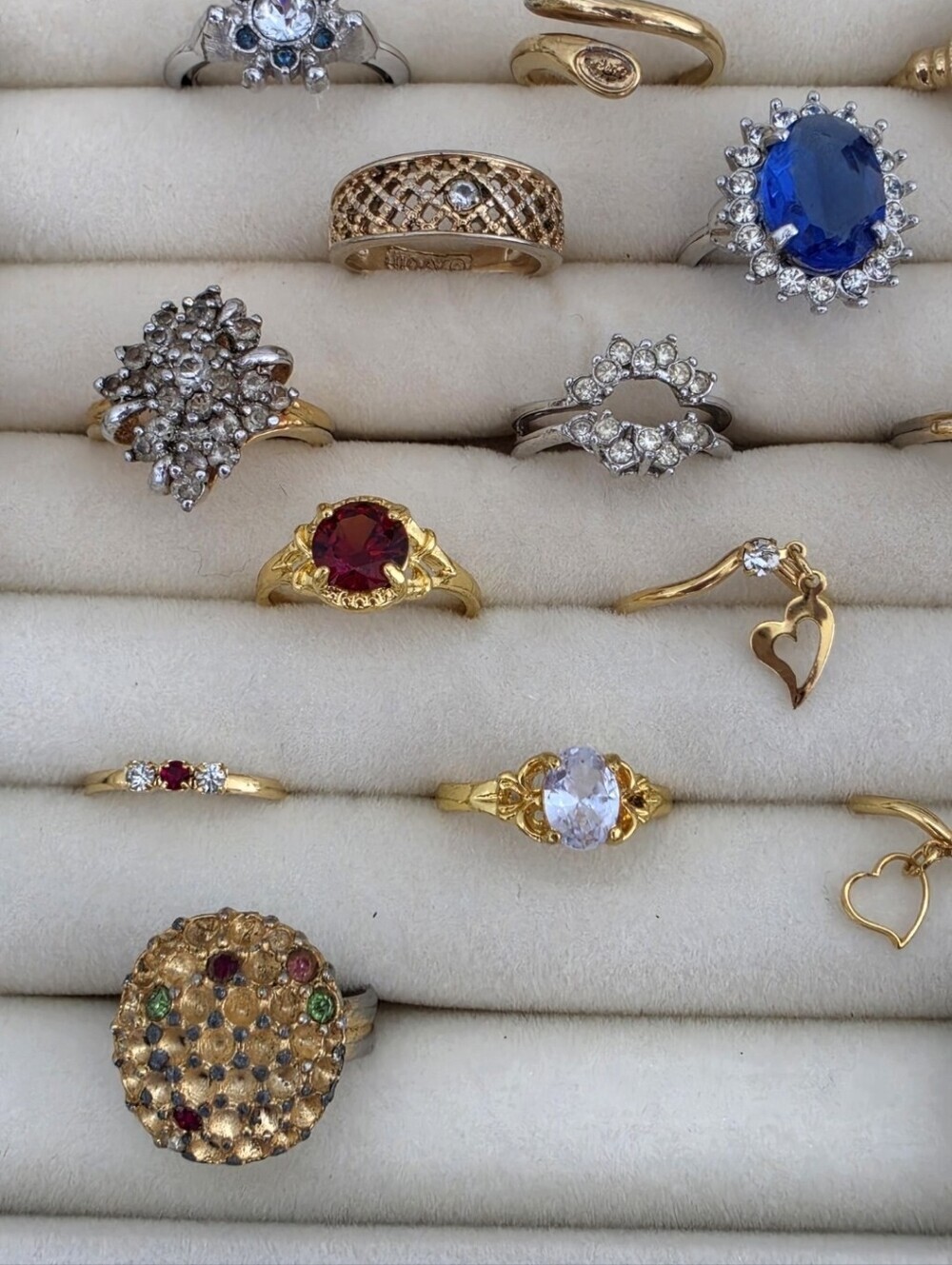 Vintage Avon, Sarah Coventry & NOS Rings 21pc Lot | Cottagecore Coquette Rings - Picture 8 of 17
